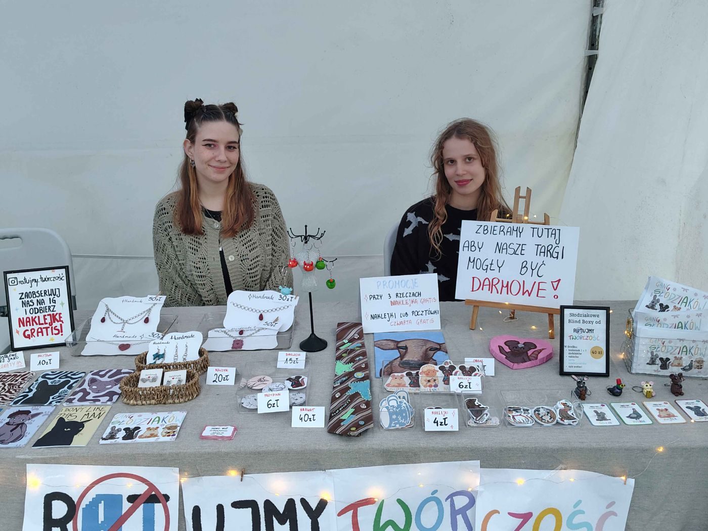 Nasz zespół przy stoisku Ratujmy Twórczość